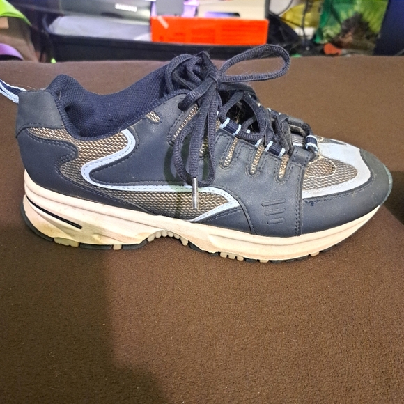 725 Running Shoes - Picture 1 of 9